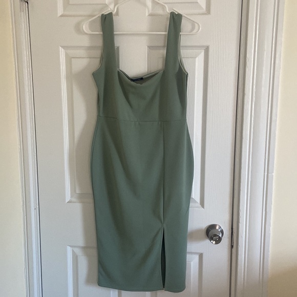 Nasty Gal sage midi dress - never worn - Picture 2 of 2